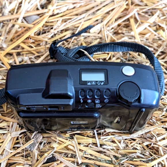 Vintage Minolta Panorama Zoom 28 Compact 35mm Film | 28-70mm Auto Focus Camera | - Picture 6 of 7